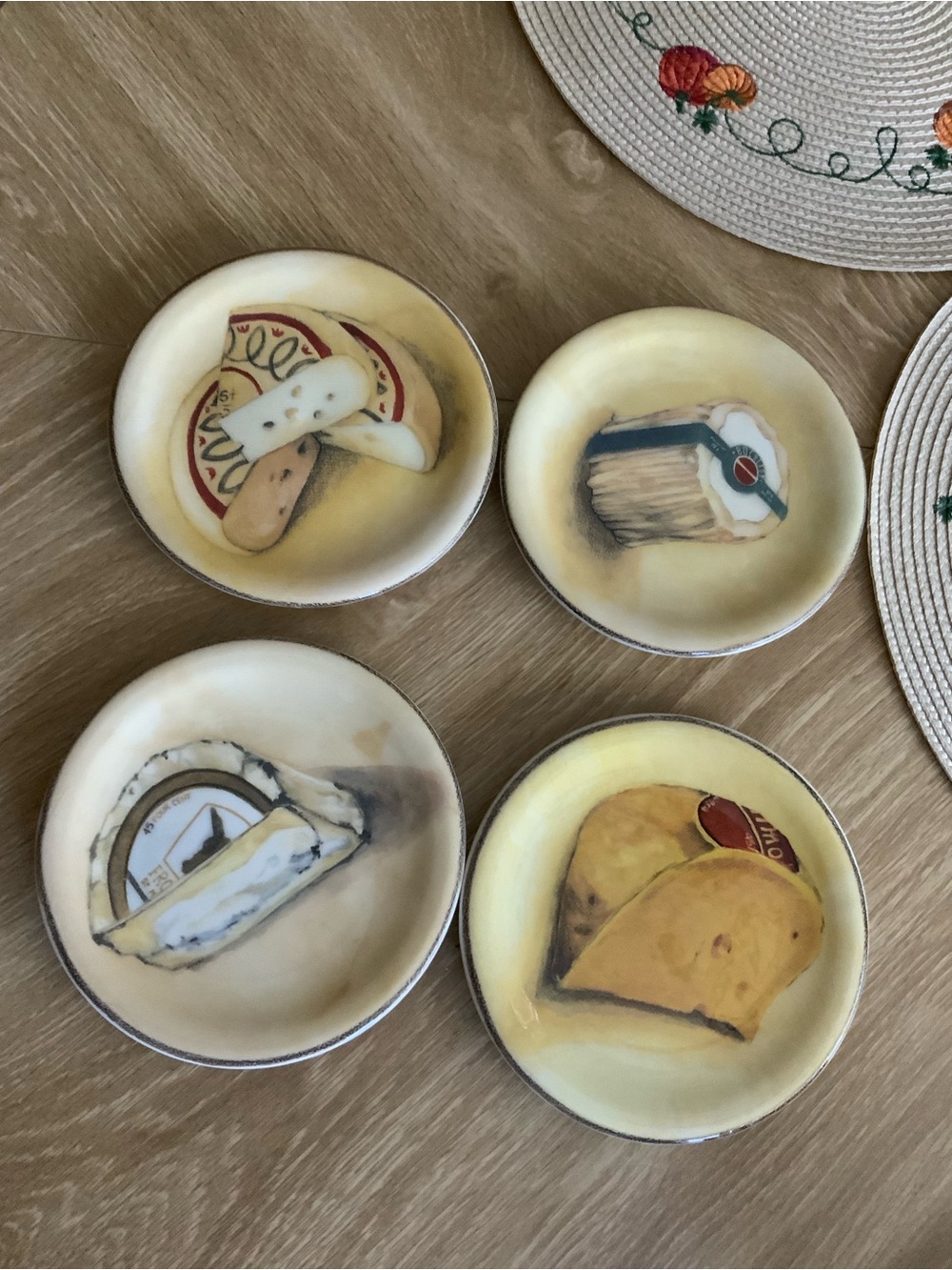 Williams-Sonoma Set of 4 Cheese Dessert Plates Ceramic Dishwasher Safe Italy